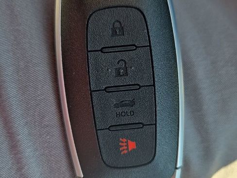 Used 2023 Nissan Versa SV image 41