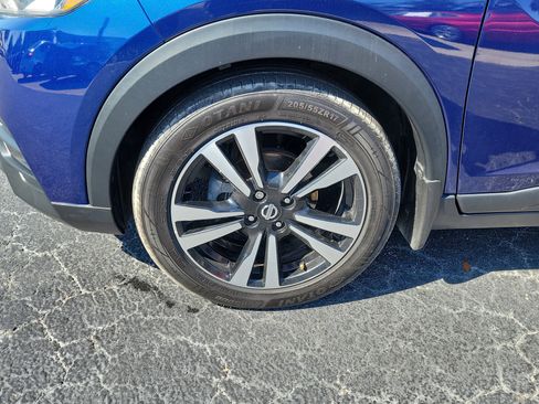 Used 2018 Nissan Kicks SV FWD image 4