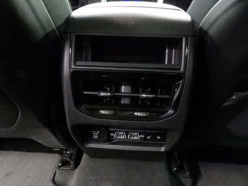 Used 2024 Jeep Grand Cherokee Limited AWD/4WD image 14