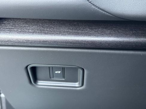 New 2026 Land Rover Range Rover Long Wheelbase SE image 30