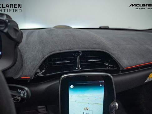 Used 2024 McLaren Artura image 29