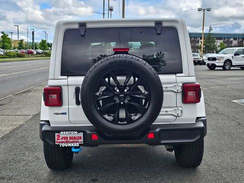 Used 2024 Jeep Wrangler Unlimited Sahara AWD/4WD image 6