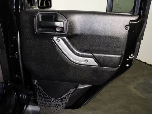 Used 2015 Jeep Wrangler Unlimited Sahara image 30