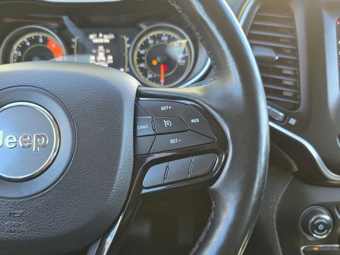 Used 2019 Jeep Cherokee Latitude Plus image 9