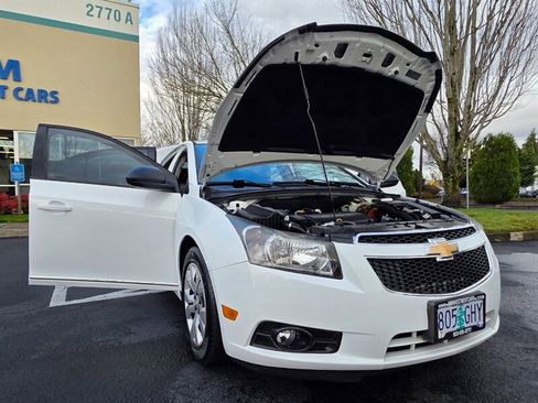 Used 2013 Chevrolet Cruze LS image 26