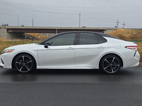Used 2020 Toyota Camry XSE FWD image 6