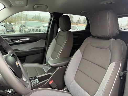 Used 2025 Chevrolet TrailBlazer LS w/ LS Convenience Package image 14