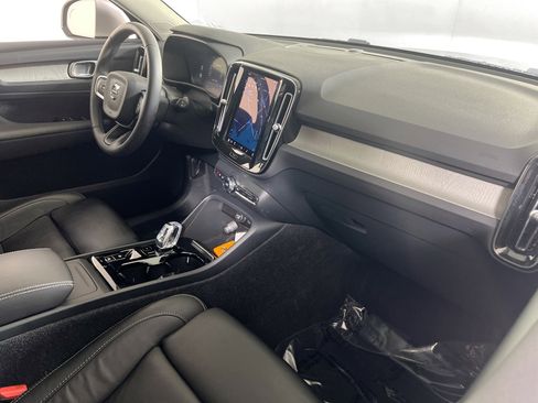Used 2023 Volvo XC40 B5 Plus w/ Protection Package Premier image 29