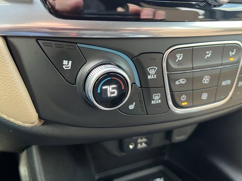 Used 2022 Chevrolet Traverse Premier image 16