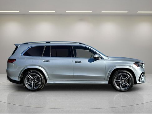 Used 2024 Mercedes-Benz GLS 450 4MATIC image 3