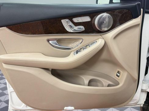 Used 2017 Mercedes-Benz GLC 300 4MATIC image 13