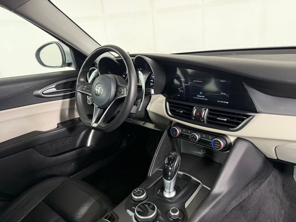 Used 2018 Alfa Romeo Giulia AWD image 25
