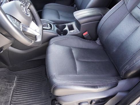 Used 2018 Nissan Rogue SL image 9