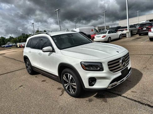 Used 2025 Mercedes-Benz GLB 250 image 11