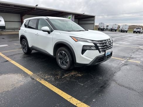 Used 2025 Nissan Rogue SV image 1
