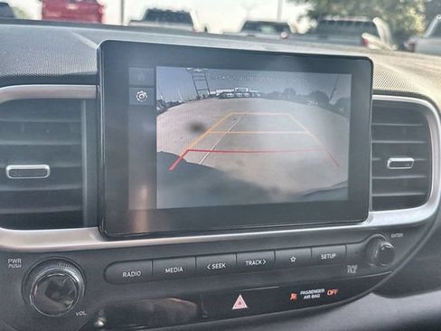 Used 2025 Hyundai Venue SEL FWD image 14
