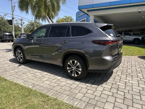 Used 2024 Toyota Highlander XLE FWD image 32
