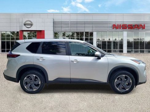 Certified 2025 Nissan Rogue SV FWD image 3