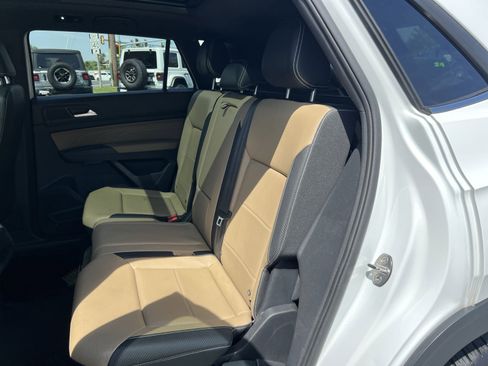 Used 2021 Volkswagen Atlas Cross Sport SE FWD image 24