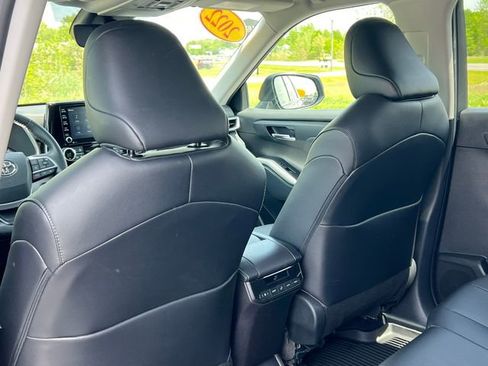 Used 2022 Toyota Highlander XLE AWD/4WD image 37