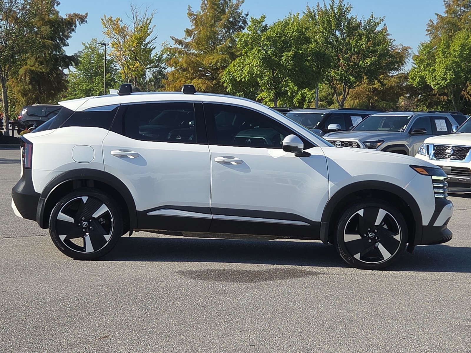 Used 2025 Nissan Kicks SR w/ Illumination Package AWD/4WD image 6