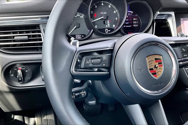 Used 2026 Porsche Macan AWD/4WD image 11