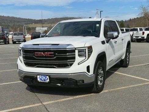 Used 2025 GMC Sierra 1500 SLT AWD/4WD image 3