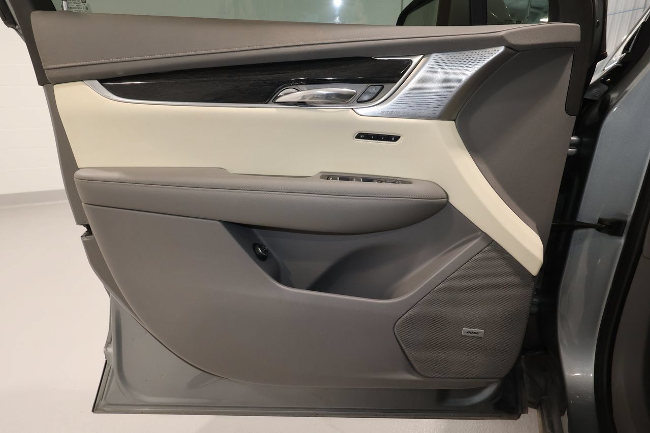 Used 2023 Cadillac XT6 Premium Luxury w/ Technology Package AWD/4WD image 23
