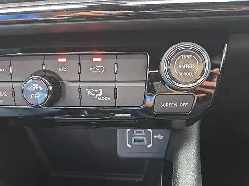 Used 2026 Jeep Compass Latitude image 56