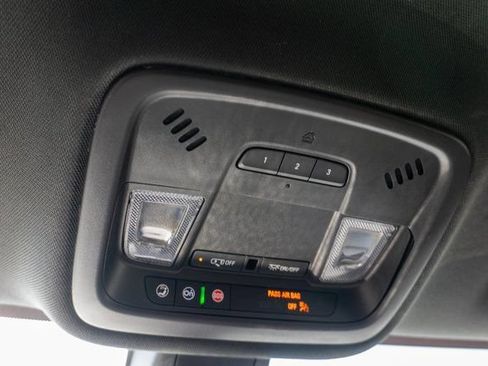 Used 2023 Chevrolet Traverse LT AWD/4WD image 36