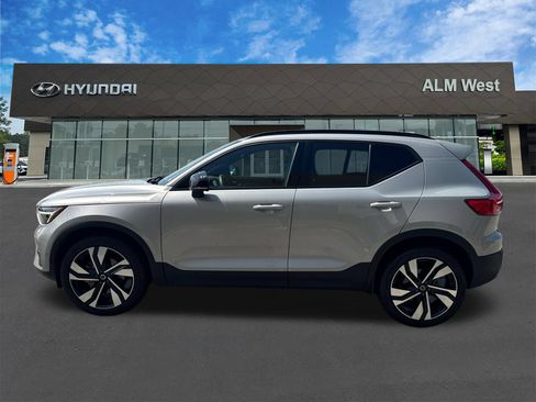 Used 2024 Volvo XC40 B5 Ultimate w/ Protection Package Premier AWD/4WD image 8