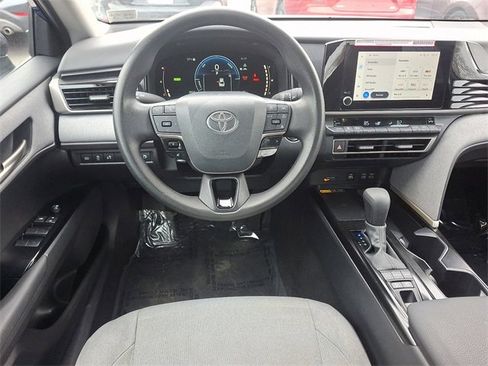 Used 2025 Toyota Camry LE image 11