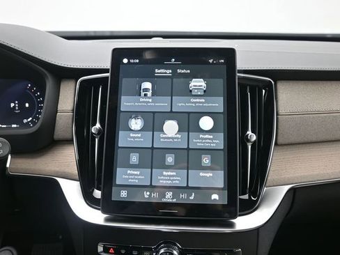 New 2026 Volvo XC90 B6 Plus w/ Protection Package Premier image 16