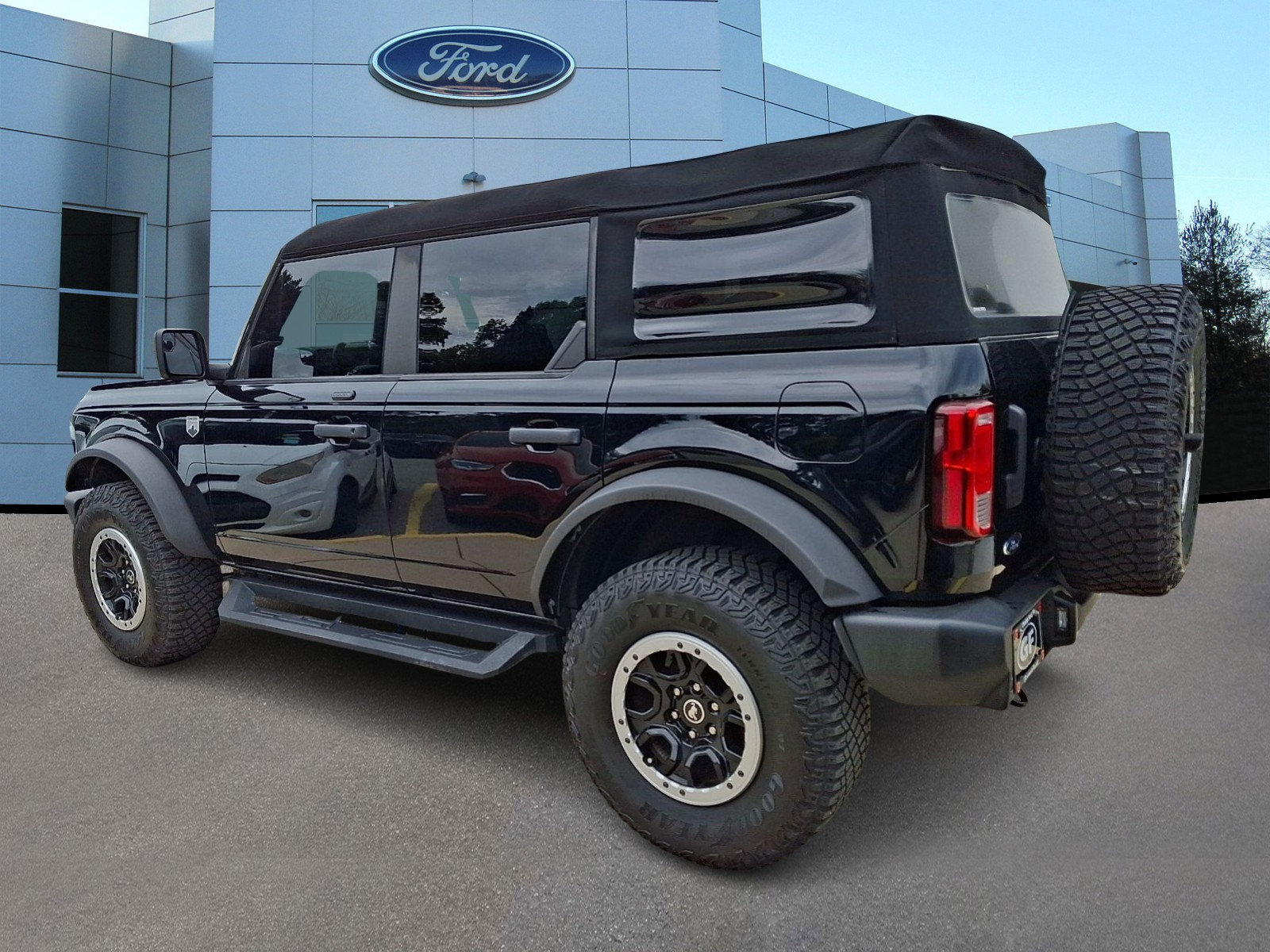 Certified 2023 Ford Bronco Big Bend w/ Sasquatch Package AWD/4WD image 7