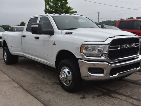Used 2024 RAM 3500 Tradesman w/ Chrome Appearance Group AWD/4WD image 3