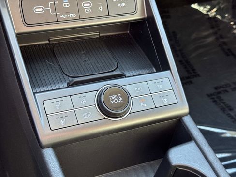 Used 2024 Hyundai Kona Limited image 31