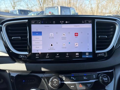 Certified 2026 Chrysler Voyager LX image 30