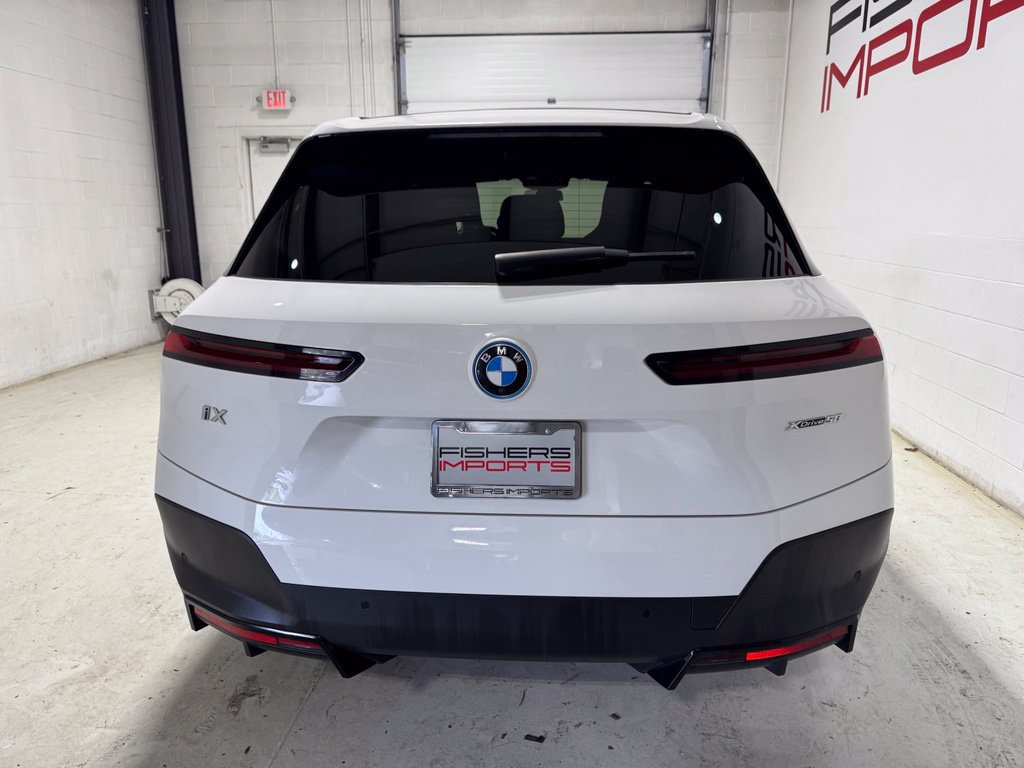 Used 2024 BMW iX xDrive50 w/ Premium Package AWD/4WD image 6