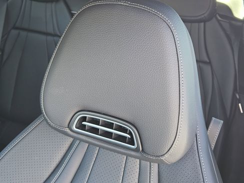 Used 2025 Mercedes-Benz CLE 300 4MATIC Cabriolet image 15