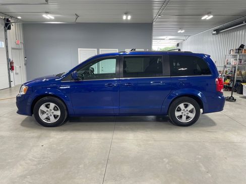 Used 2019 Dodge Grand Caravan SXT image 4