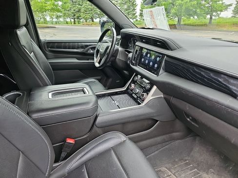 Used 2021 GMC Yukon Denali w/ Denali Premium Package AWD/4WD image 11