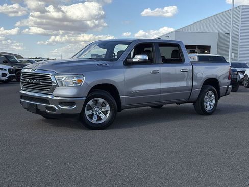 Used 2024 RAM 1500 Laramie AWD/4WD image 3