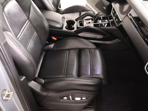 Used 2021 Porsche Cayenne AWD/4WD image 14