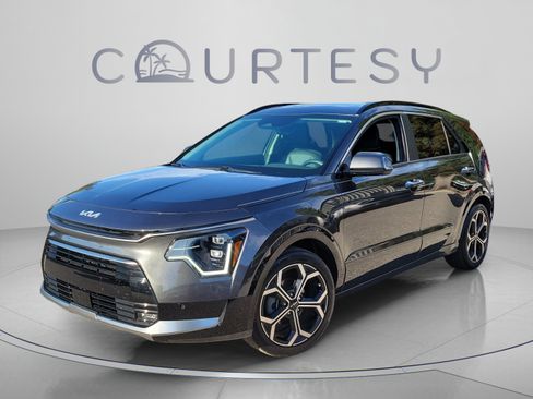 Certified 2023 Kia Niro SX Touring FWD image 1