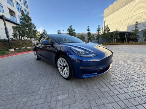 Used 2023 Tesla Model 3 Standard Range RWD image 3
