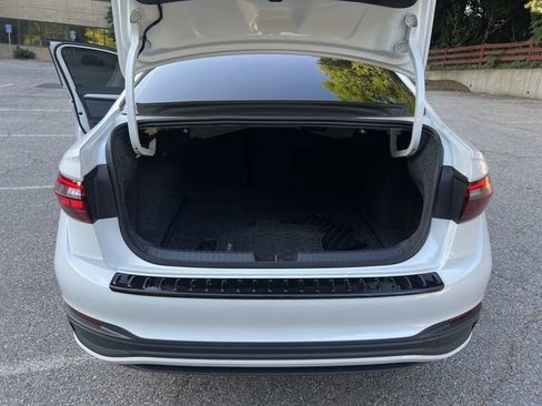 Used 2025 Volkswagen Jetta SE FWD image 24