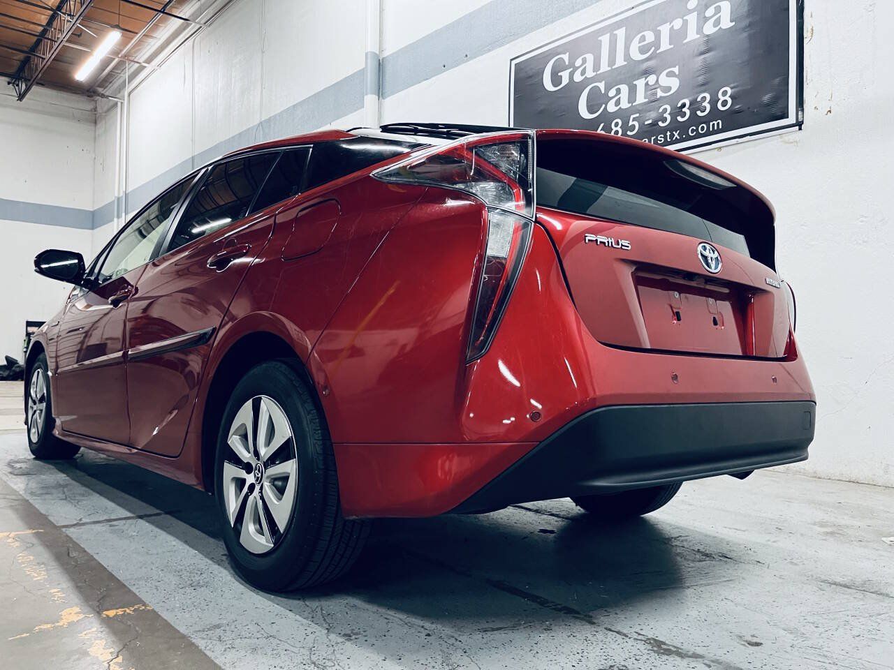 Used 2018 Toyota Prius Three FWD image 11