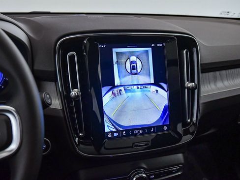 Used 2025 Volvo XC40 B5 Ultra w/ Climate Package image 27