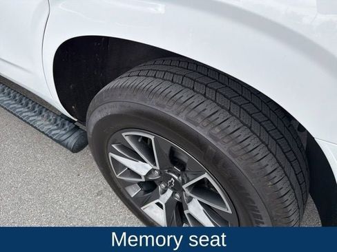 Used 2022 Chevrolet Tahoe Z71 image 18