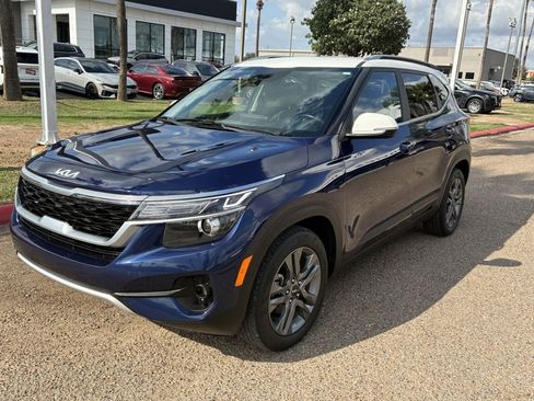 Used 2023 Kia Seltos S w/ Navigation Package image 3